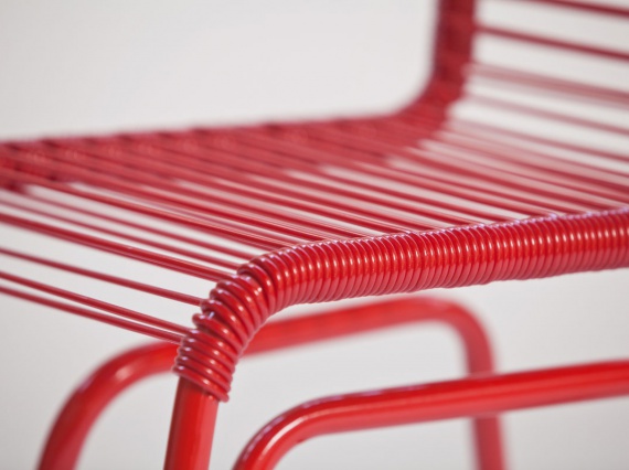 Аргентинский дизайнер сделал стул, вдохновленный автобусными сиденьями