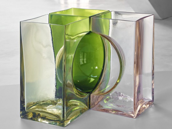 Архитектор Тадао Андо и компания Venini выпустили серию стеклянных ваз
