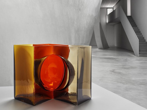 Архитектор Тадао Андо и компания Venini выпустили серию стеклянных ваз
