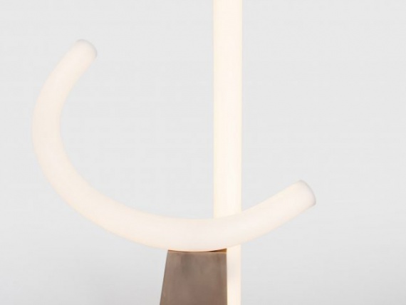 Дизайнер из Нью-Йорка сделал светильник, вдохновленный самурайскими шлемами