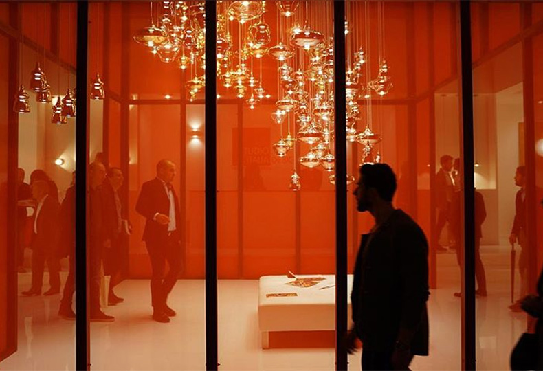 Светильники Димы Логинова на стенде Studio Italia Design на выставке iSaloni 2017