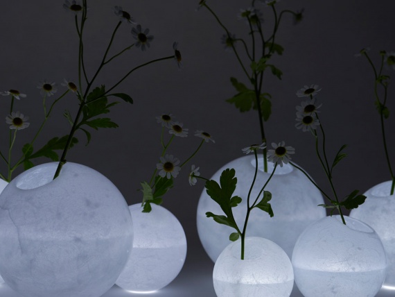 Дизайнеры студии We + сделали светящиеся вазы из воска