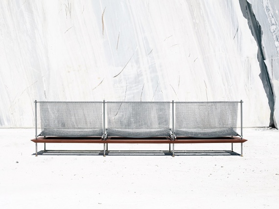 Дизайнеры Atelier Lavit сделали диван со спинкой из стальной сетки