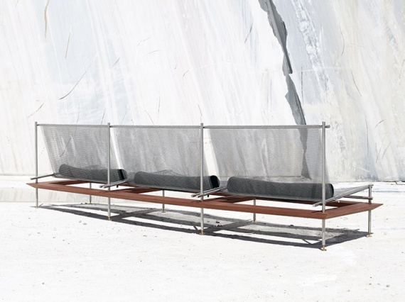 Дизайнеры Atelier Lavit сделали диван со спинкой из стальной сетки