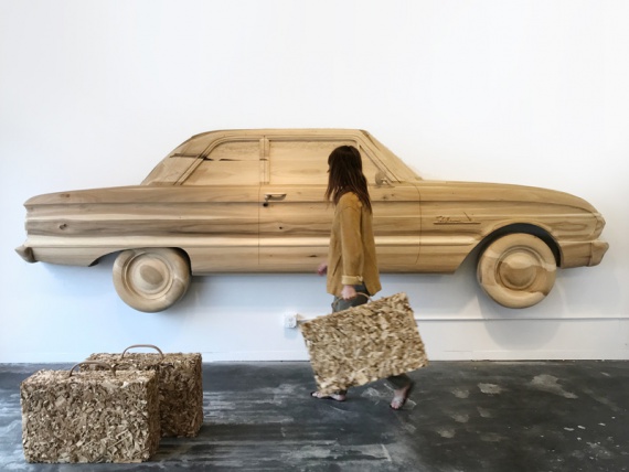 Художник из Калифорнии сделал деревянный автомобиль