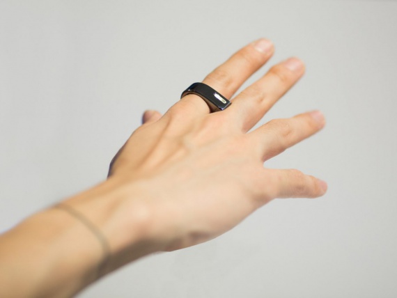 Дизайнер сделал кольцо для взаимодействия с дополненной реальностью