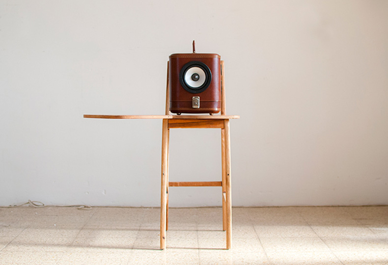 Аудиосистема, вдохновленная старыми чемоданами