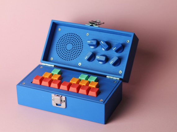 Швейцарский дизайнер создал синтезатор для детей