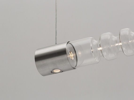 Дизайнеры из Мадрида спроектировала светильник длиной 1 метр