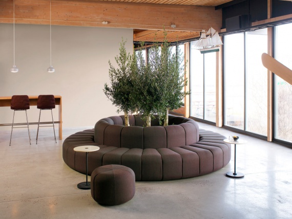 Шведская марка Blå Station представила коллекцию мебели для офиса