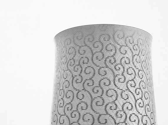 Дизайнеры Nendo сделали четырехслойную вазу весом девять килограмм