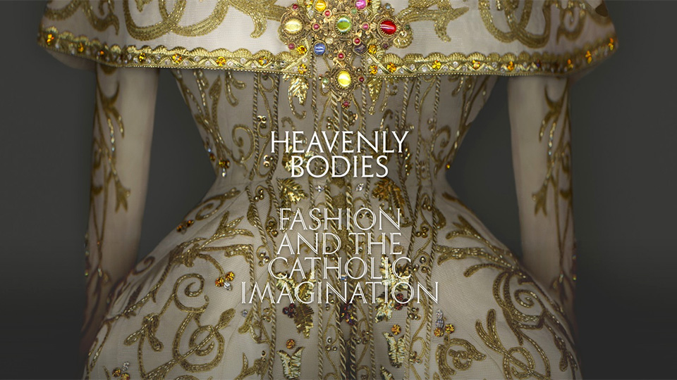 «Небесные тела: мода и католическое воображение» – грандиозная выставка Метрополитен-музея