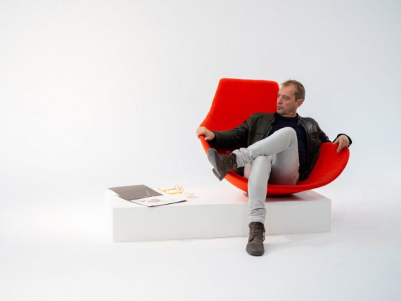 Эммануэль Бабле спроектировал монолитное кресло для Offecct