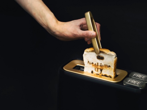 Британский дизайнер сделал умный тостер