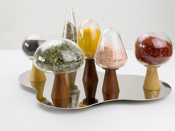 Дизайнеры Kokili Projects сделали сосуды для специй и чая