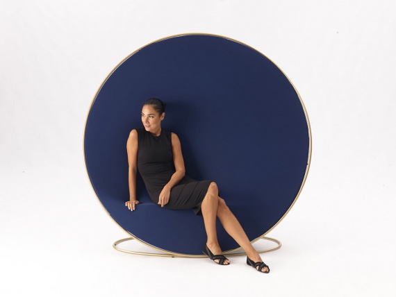 Эмануэле Маджини назвал стул в честь художника Аниша Капура