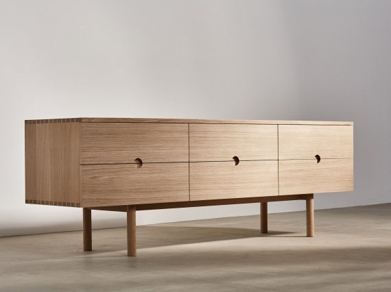Бюро Foster + Partners запускает коллекцию деревянной мебели