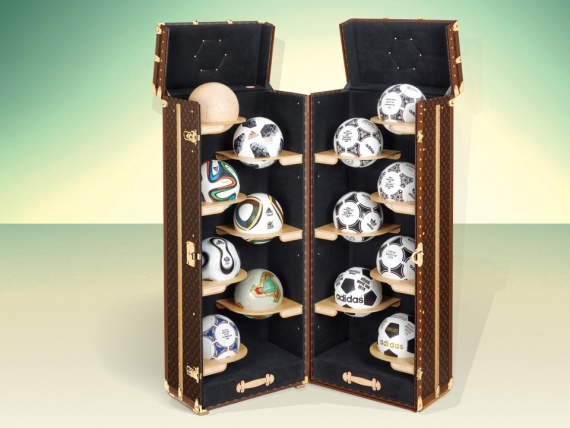 Louis Vuitton создал чемоданы для фанатов футбола