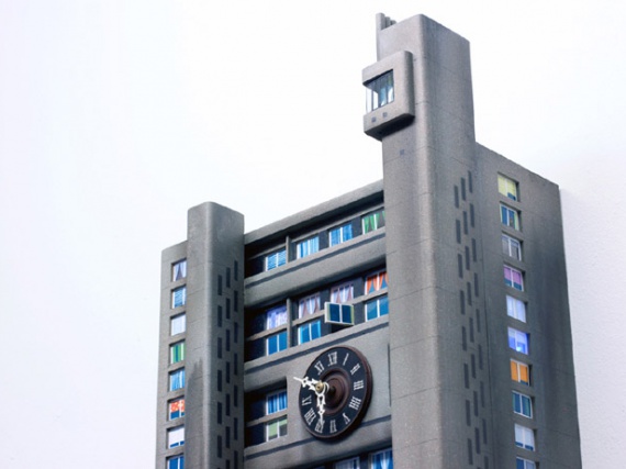 Немецкий художник делает часы в виде знаковой архитектуры