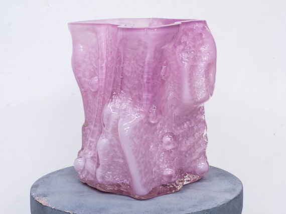 Джефф Мартин сделал вазы из осколков стекла