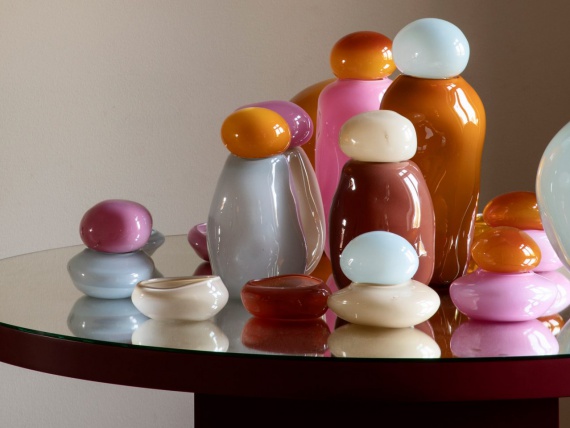 Датский дизайнер сделала светильники в виде разноцветных конфет