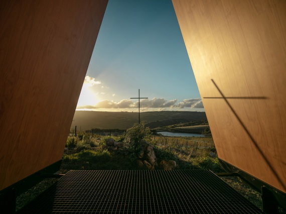 Архитекторы MAPA построили минималистичную часовню в Уругвае