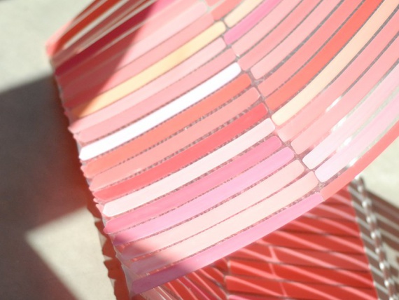 Каталин Хусар делает шторы и скатерти из пластиковых соломинок