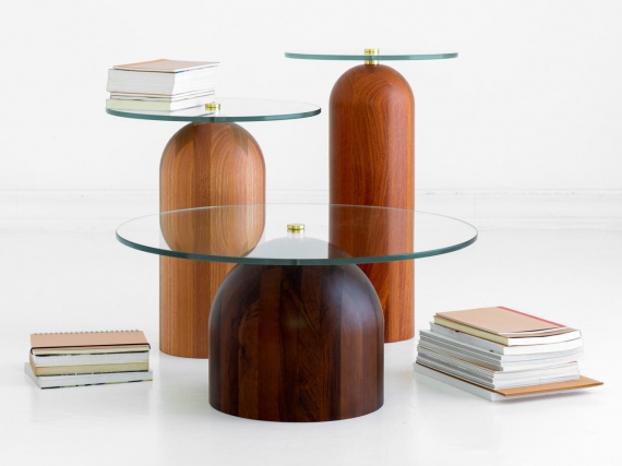 Архитектор Леандро Гарсия сделал стол из дерева и стекла