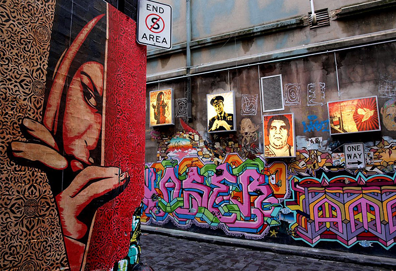 Фрагменты расписанных граффити стен в переулке Hosier Lane
