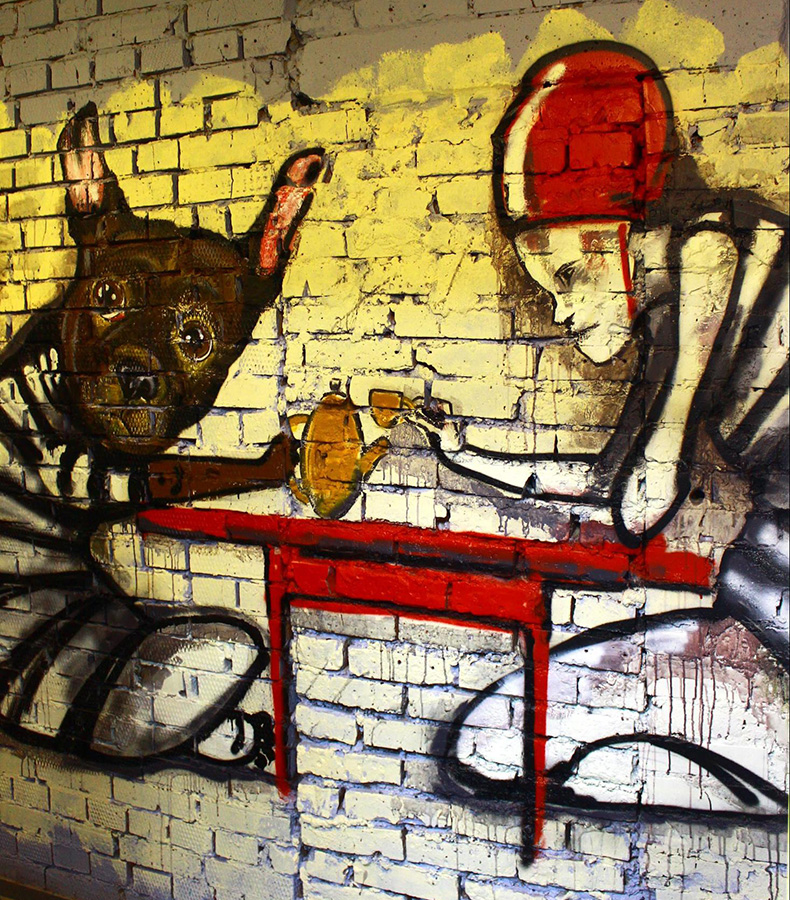 Граффити на стене ресторана Креп де Кофе