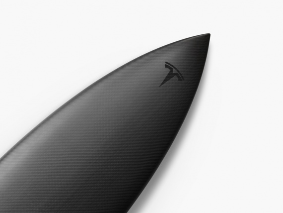 Компания Tesla выпустила доски для серфинга