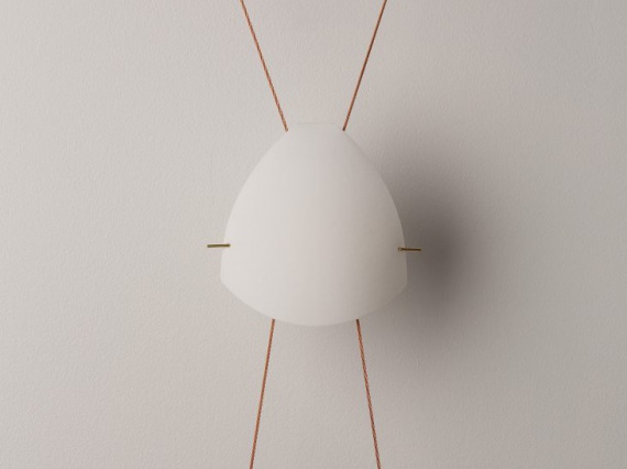 Дизайнеры из Нью-Йорка сделала инсталляцию со светильниками из нейлона