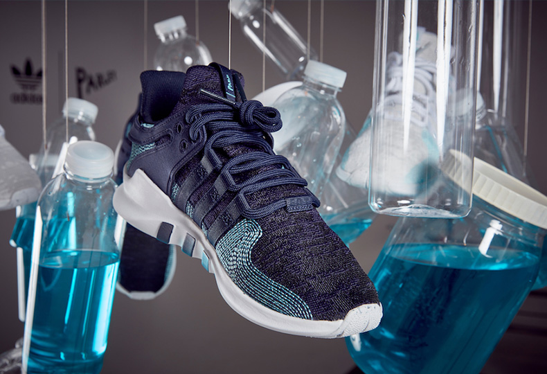 Кроссовки Adidas из переработанного пластика