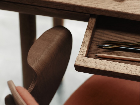 Датский бренд Warm Nordic представили новую модель стола