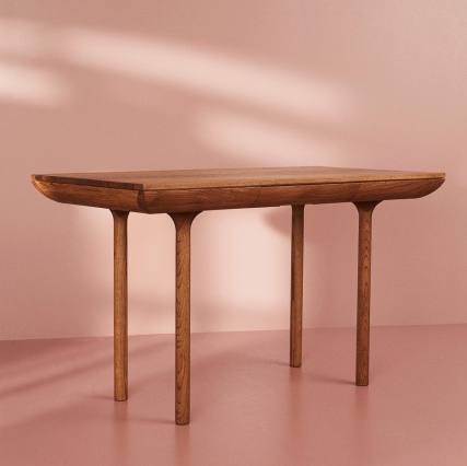 Датский бренд Warm Nordic представили новую модель стола
