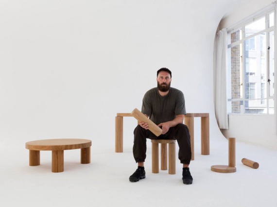 Филипп Малуан создал стол из дерева