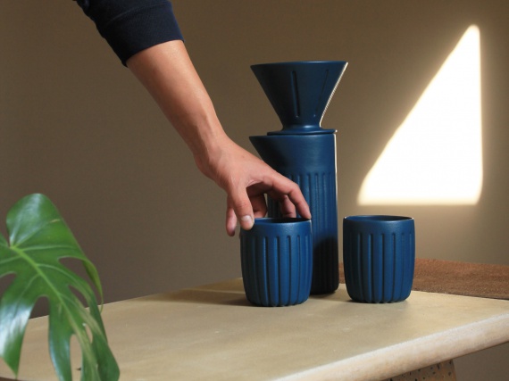 Дизайнер Ксавье Лоранд сделал мебель из бетона и кофе