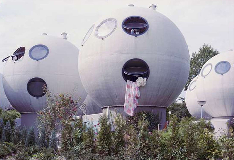 Bolwoningen, или Globe Housing архитектора Дриса Крейкампа, Хертогенбош, Нидерланды