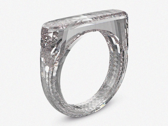 Дизайнер Apple сделал кольцо из искусственного алмаза