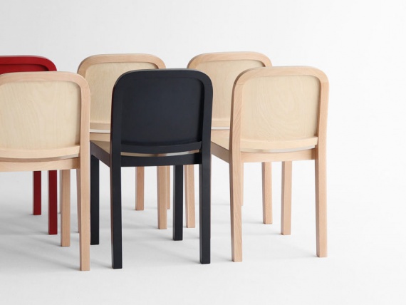 Дизайнер Чонмо Янг сделал универсальные стулья из фанеры