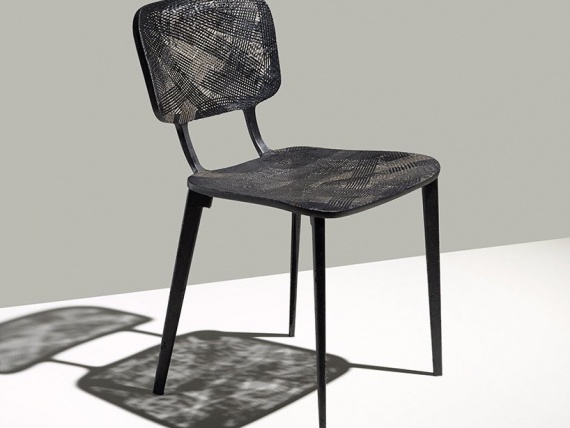 Марлин Кэптейн представляет стул из переработанного карбона