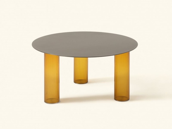 Дизайнер Себастьян Херкнер сделал стеклянные столики для Zanotta