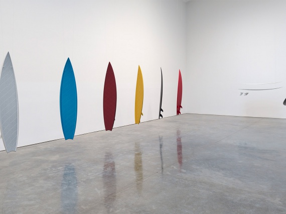 Марк Ньюсон сделал доски для серфинга для выставки в Нью-Йорке