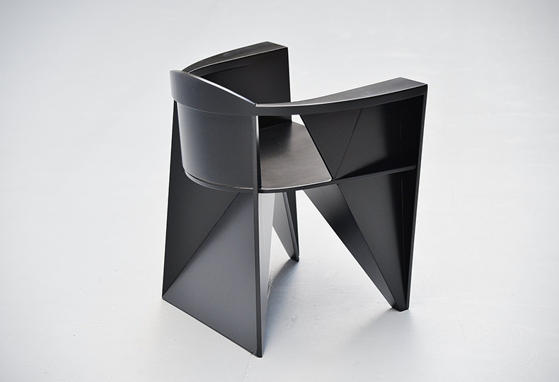 Кресло по дизайну Адриано и Паоло Суман, Giorgetti