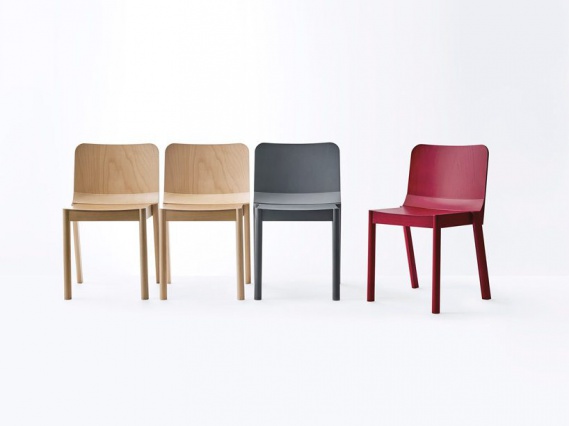 Токийский дизайнер сделал серию «простых деревянных стульев»