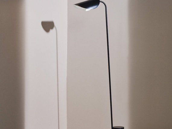 Джоанна Лааджисто создала минималистичную линию светильников