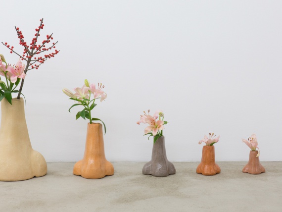 Немецкие дизайнеры сделали вазы и чаши, воспевающие недостатки