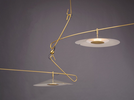 Дизайнеры David Weeks сделали коллекцию балансирующих светильников