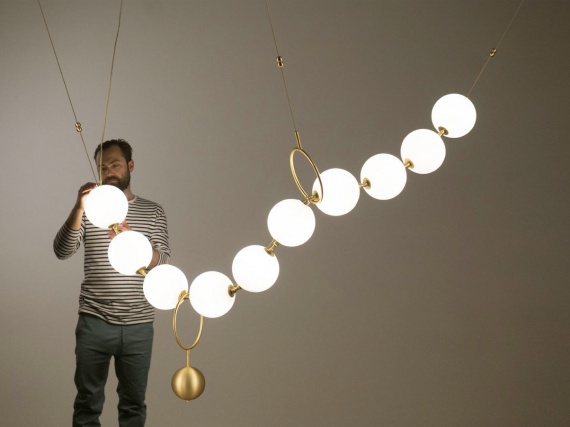 Дизайнеры Larose Guyon сделали светильник в виде нити жемчуга