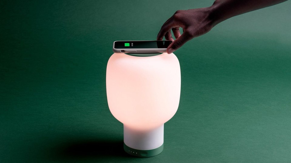 Лампа, которая может быть будильником и зарядкой для айфона, проект студии Nolii